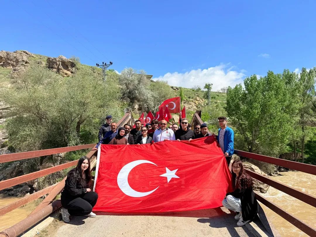 19 Mayıs Atatürk' ü Anma ve Gençlik ve Spor Bayramı ve Gençlik Haftası Münasebetiyle İlçemizde Doğa Yürüyüşü Yapıldı